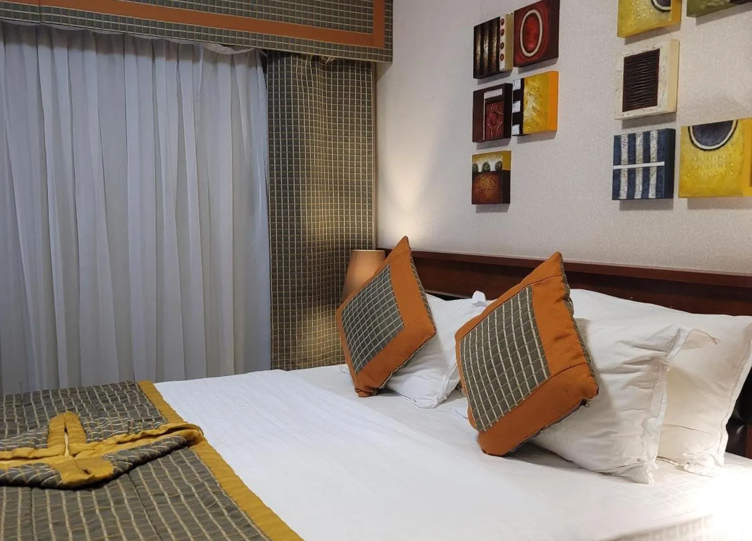 Golden Tulip Al Shakreen Medina Hotel
